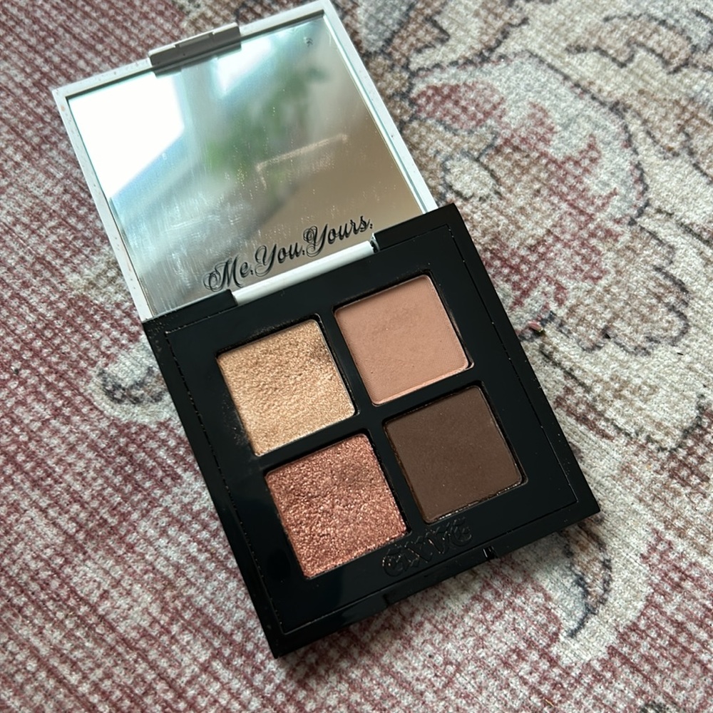 GXVE eyeshadow quad